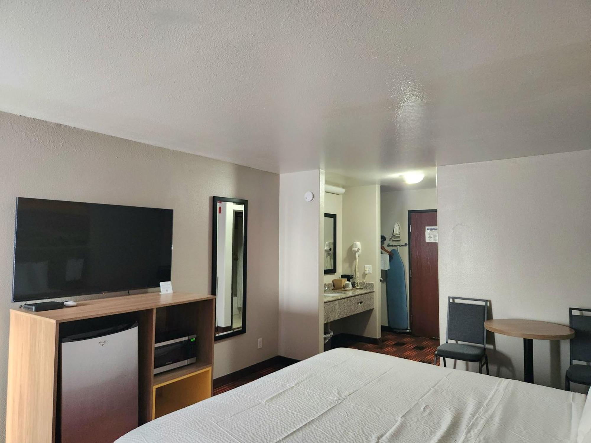 Days By Wyndham Motel
